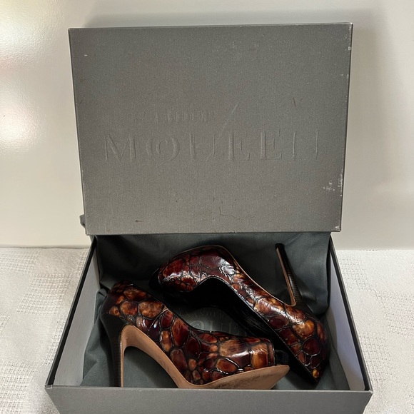 Alexander McQueen - Picture 6 of 15